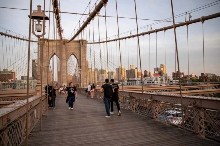 New York City Walk Tour Williamsburg DUMBO Brooklyn Bridge - DUMBO and Iconic Views of Manhattan