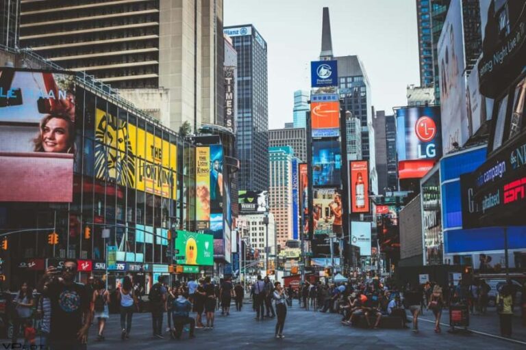 New York: Times Square Evening Walking Tour with Hot Dog - The Experience: What You Can Expect