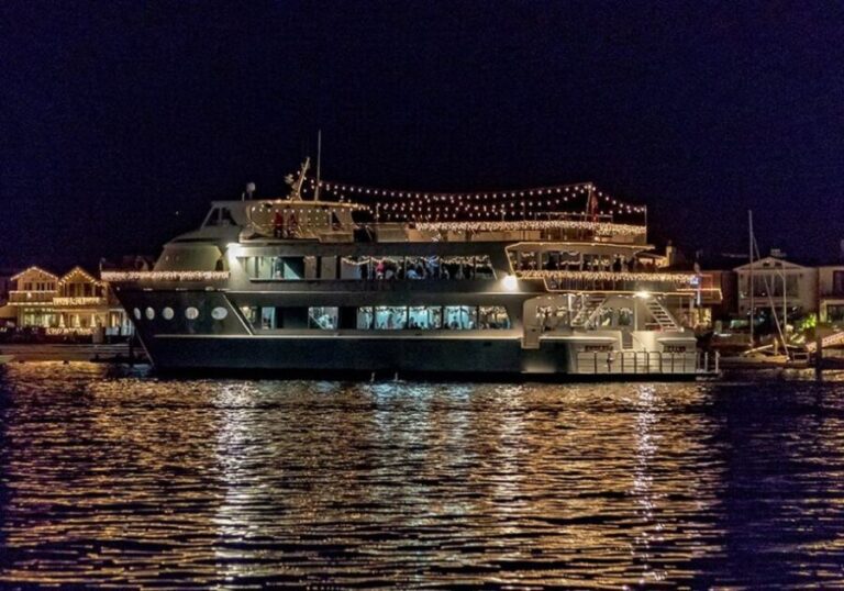 Newport Beach: Christmas Day Buffet Brunch or Dinner Cruise - The Culinary Delights: From Breakfast to Dessert