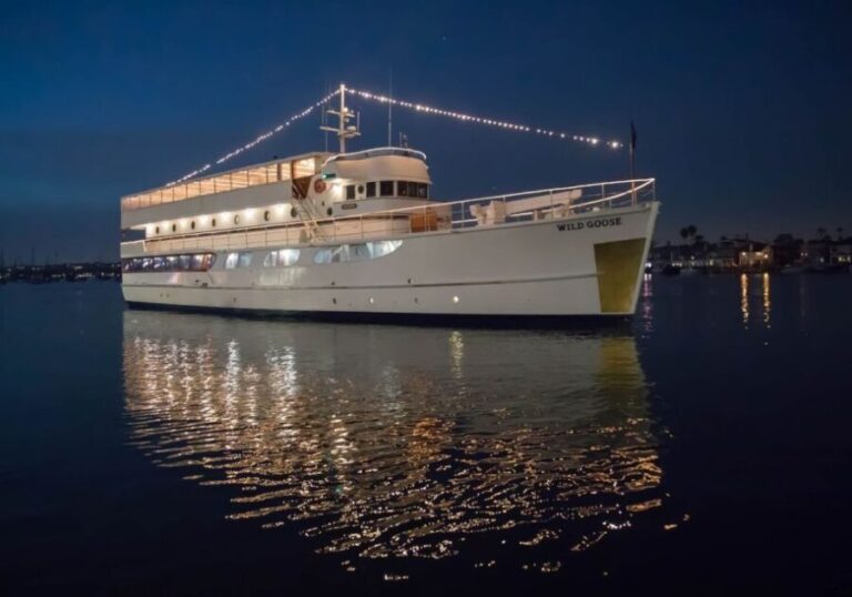 Newport Beach: Christmas Eve Buffet Brunch or Dinner Cruise - Who Will Enjoy This Cruise?