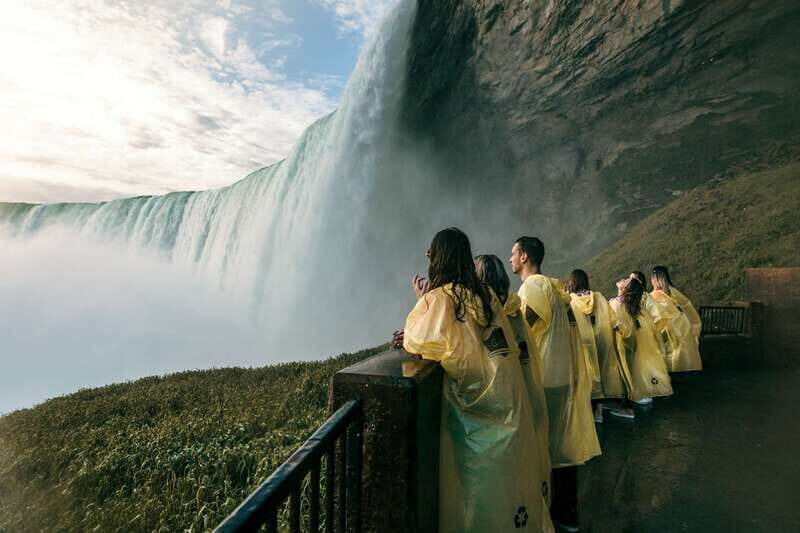 Niagara Falls: Boat Trip & Journey Behind the Falls Tour