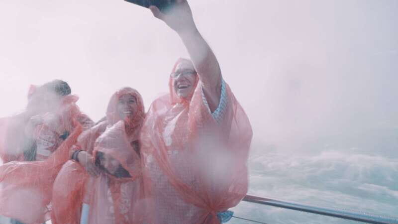 Niagara Falls: Day & Night Tour with Boat Ride and Dinner