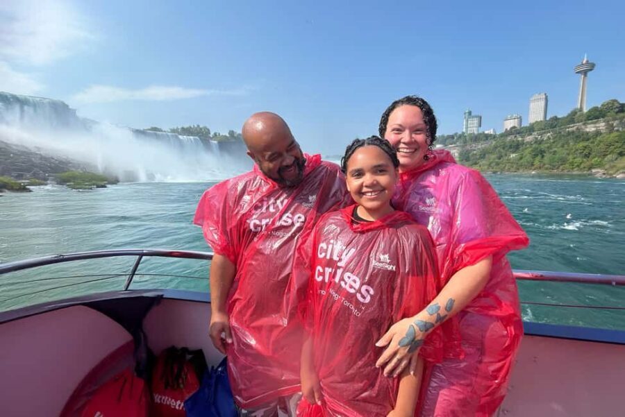 Niagara Falls Exclusive Walking Tour: Voyage to the Falls