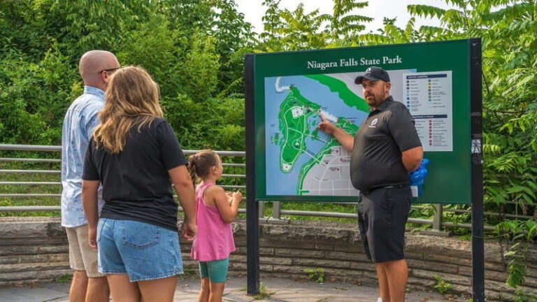 Niagara Falls: USA and Canada Tour with Boat Cruise + Lunch - Authentic Experiences and Reviews