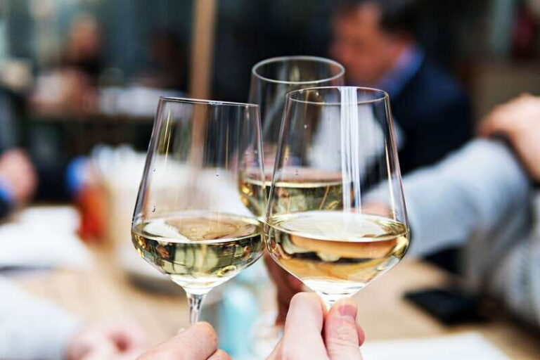 Niagara-on-the-Lake: Half-Day Wine, Beer & Charcuterie Tour - Why This Tour Works for Different Travelers