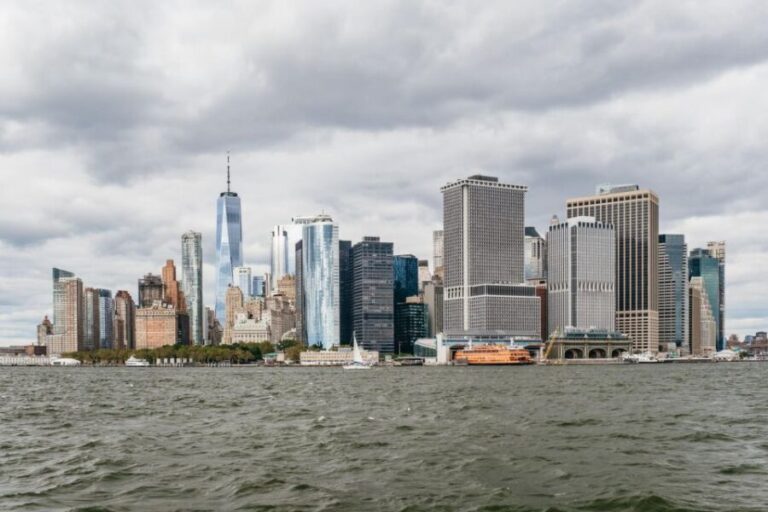 NYC: Around Manhattan Official NYC Architecture Cruise - Analyzing the Value