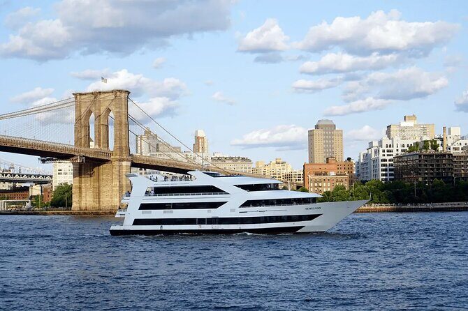 NYC: Celebrate New Year's Eve Aboard a Fireworks Cruise - An In-Depth Look at the Celebratory Experience
