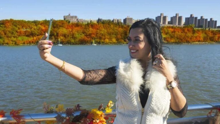 NYC: Fall Foliage Cruise with Live Guide - What to Expect Onboard