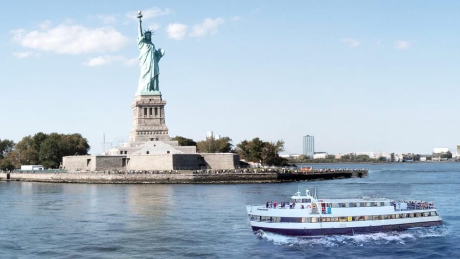 NYC: Liberty Cruise on New York Harbor with Live Guide - Why This Tour Works Well