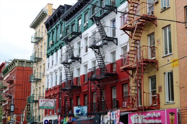 NYC: Walking Tour with Local Guide and 30+ Top NYC Sights - What’s Included — And What’s Not