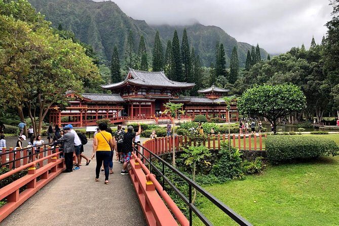 Oahu Circle Island Tour with Byodo-In Temple Admission - Transportation and Group Size: Comfort and Flexibility