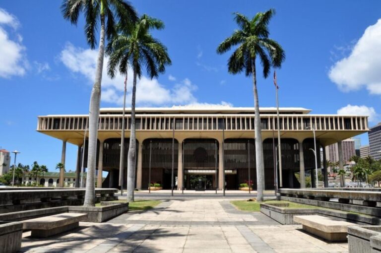 Oahu: Pearl Harbor, USS Arizona, Might Mo, & Honolulu Tour - Visiting Pearl Harbor and USS Arizona