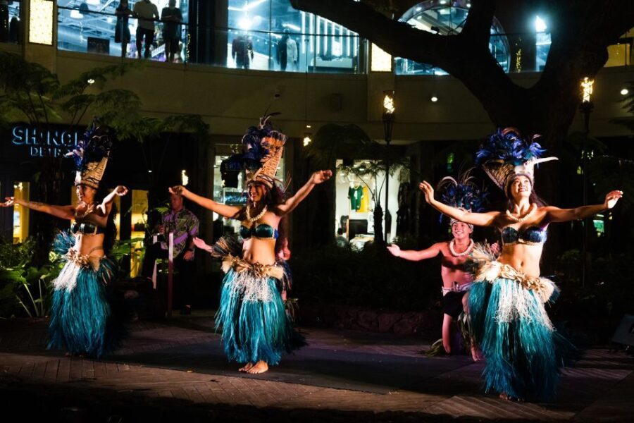 Oahu: Queens Waikiki Luau - Who Will Love This Luau?