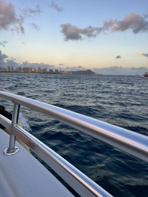 Oahu: Waikiki Fireworks Boat Cruise from Oahu - An In-Depth Look at the Waikiki Fireworks Boat Cruise