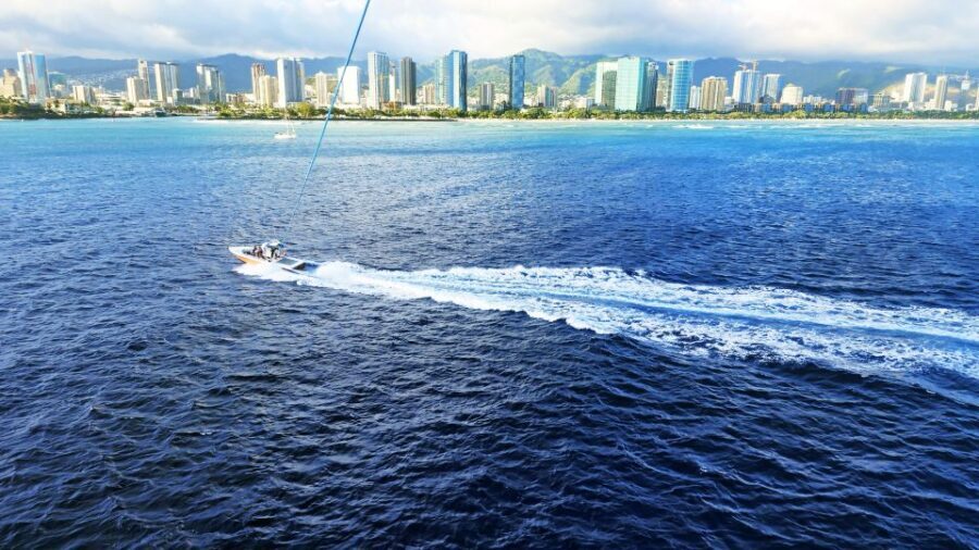 Oahu: Waikiki Parasailing - The Experience of Flying Over Oahu