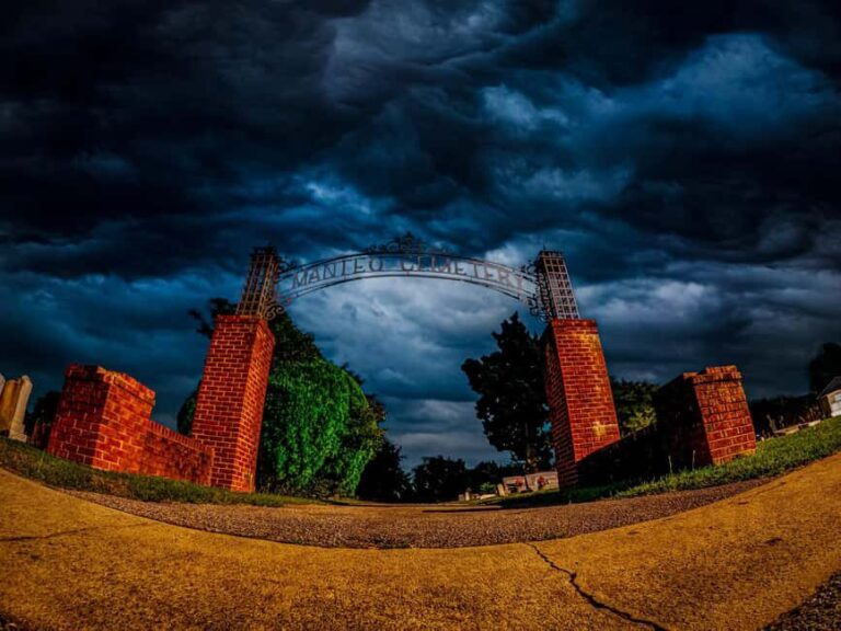 OBX Ghost Tours: Lighthouse Wraiths & Dune Shadows - A Walk Through Roanoke’s Haunted Shores