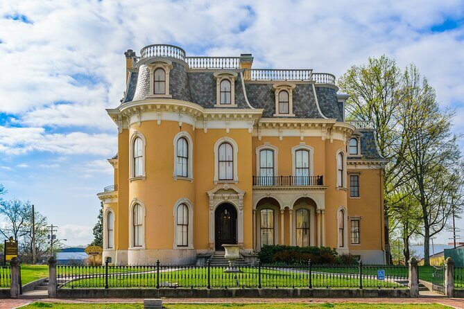 Old Louisvilles Famous Ghosts Smartphone Guided Walking Tour - Why This Tour Works Well