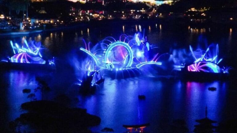 Orlando:*Limited Time*Halloween/Christmas Fireworks Tour - The Itinerary and What You Can Expect