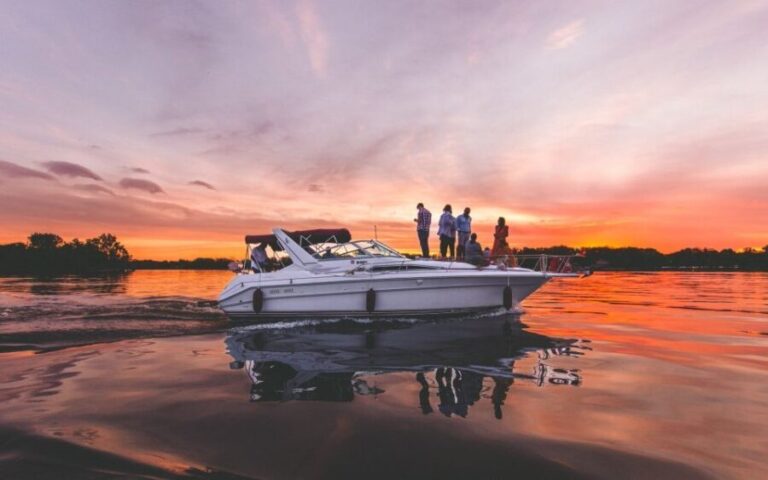 Ottawa: Downtown Yacht Cruise - Wed-Sun @ 6PM - 75 Minutes - What to Expect on the Cruise