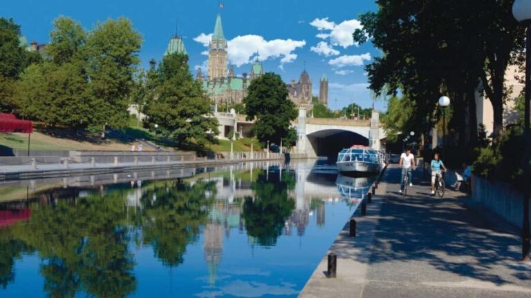 Ottawa: Private Guided City Tour from Montreal - The Value of the Experience