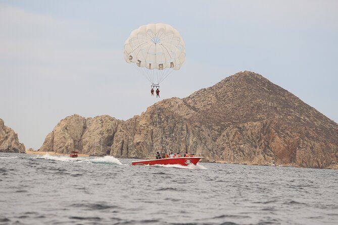 Parasailing Adventure in Los Cabos - The Group Size and Atmosphere