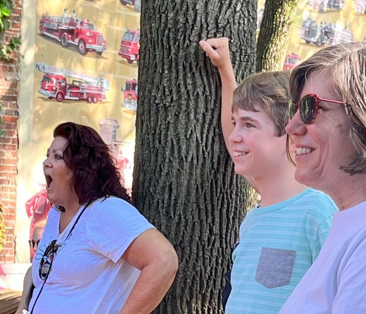 Philadelphia: Comedy Magic Walking Tour with a Guide - Exploring Philadelphia with a Twist