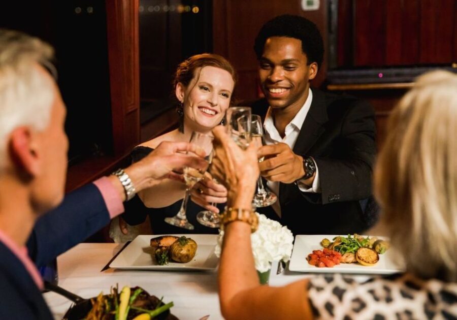 Philadelphia: Thanksgiving Early Dinner Cruise - Who Should Consider This Experience?