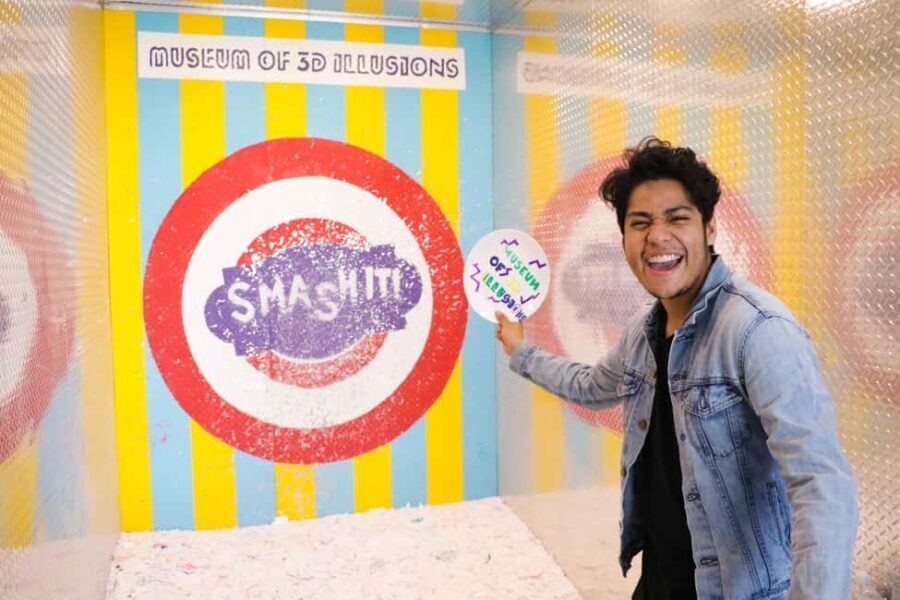 Pier 39: Museum of 3D Illusions - The Illusions and Artwork
