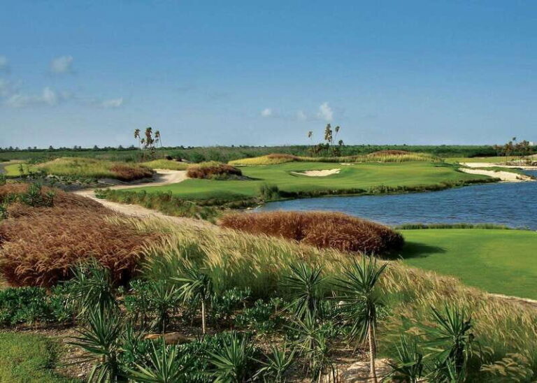 Play Riviera Cancun Golf Course W/Clubs - An In-Depth Look at the Riviera Cancun Golf Course Tour