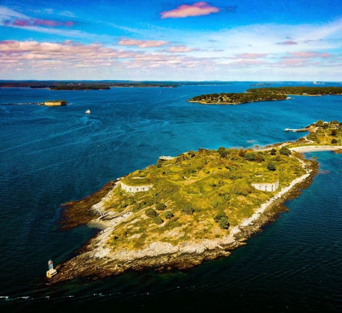 Portland: Private Island Fort Tour - Lighthouse Views and Island Scenery