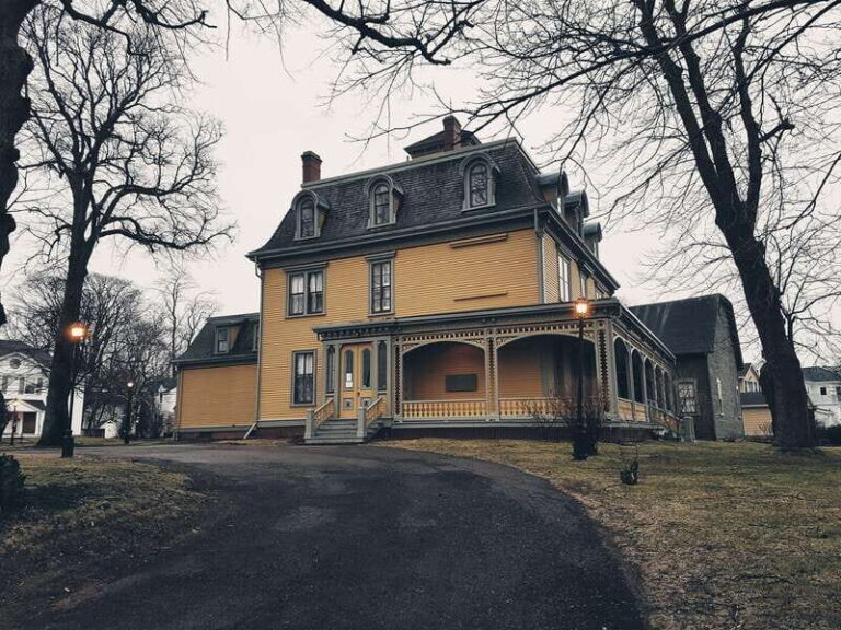 Prince Edward Island: Small Group Charlottetown Walking Tour - The Value of a Guided Small-Group Tour