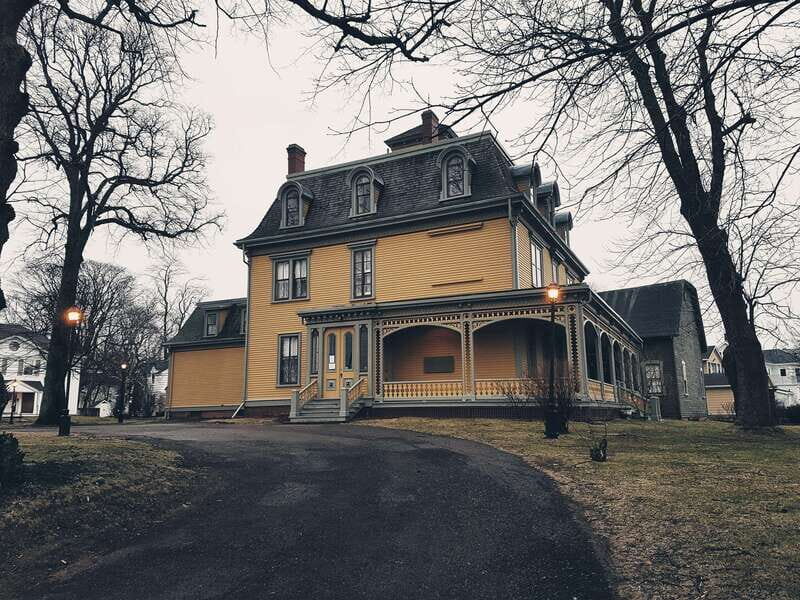 Prince Edward Island: Small Group Charlottetown Walking Tour - The Value of a Guided Small-Group Tour