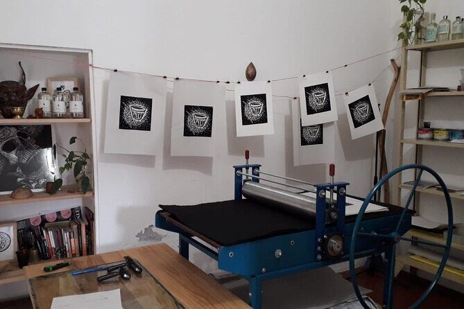 Print a work of art with a local artist for your home - FAQ