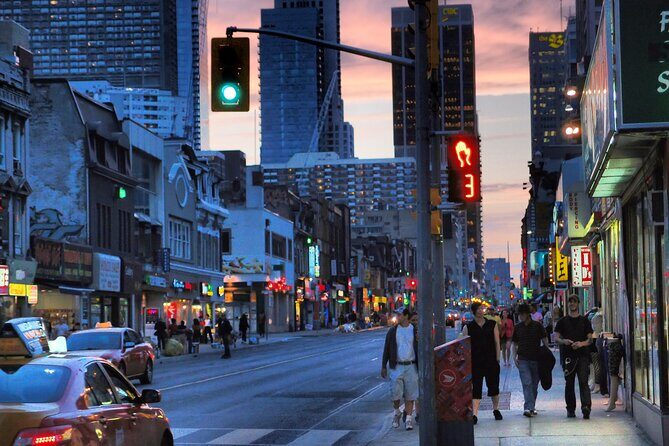 Private 3-hour walking tour of Toronto with licensed tour guide - Assessing the Value