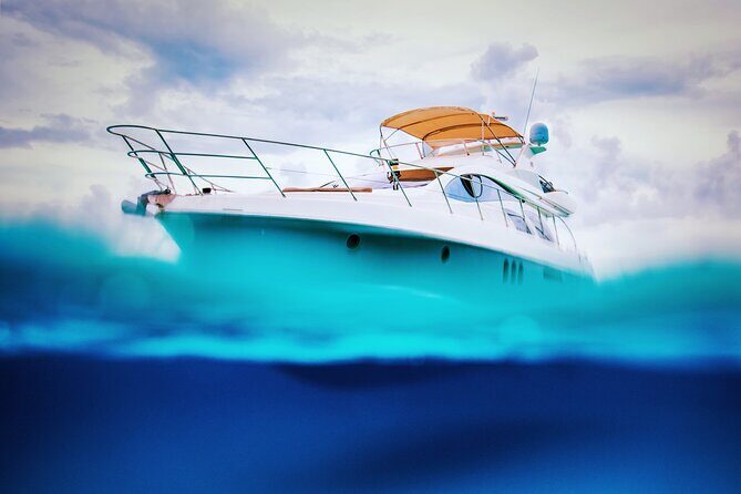 Private 3 hours Romantic Tulum Dinner in 58´Yacht Azimut - Breathtaking Views and a Romantic Atmosphere