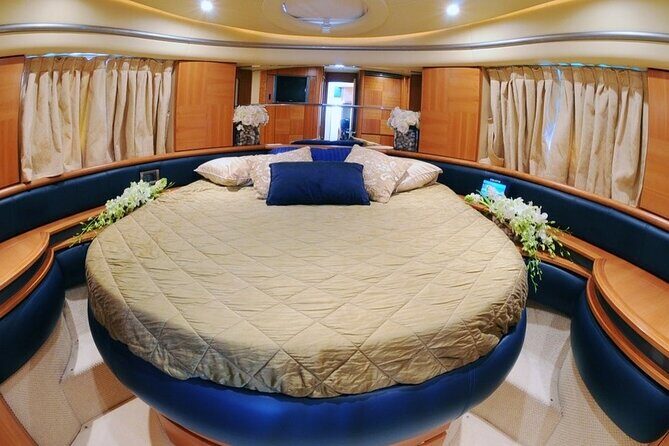 Private Charter Yacht: Dubai Marina, Atlantis And Burj al Arab - What You’ll See and Experience