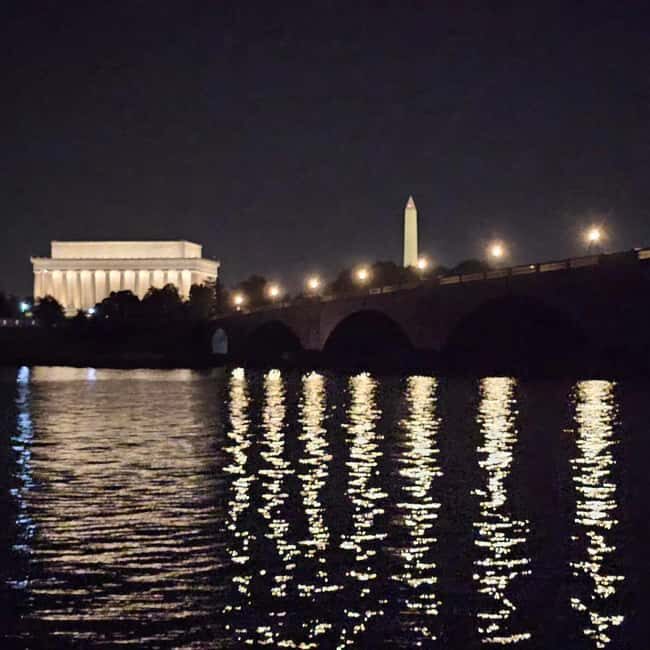 Private Customizable Guided Tour of Washington DC - The Role of the Tour Guide