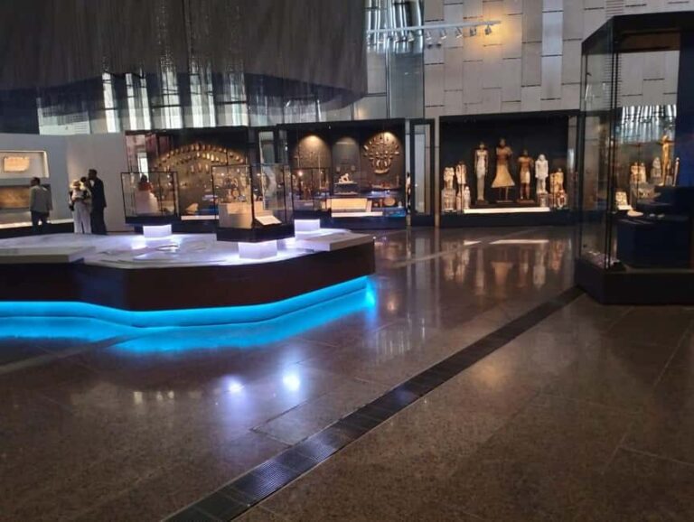 Private day:Pyramids and Grand Egyptian Museum with shopping - Authenticity and Expert Guidance