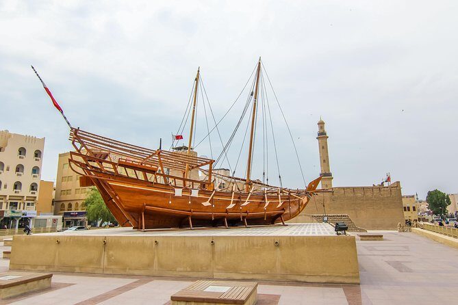 Private Dubai Cultural tour with lunch specialized guide - Dubai Residency and the Ruling Royal Family’s Administrative Headquarters