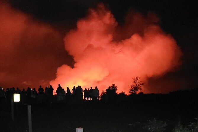 Private: Hawaii Volcanoes, Waterfalls, Beaches & Hilo Highlights - The Iconic Rainbow Falls