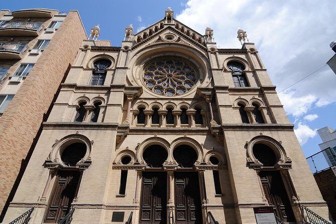 Private Lower East Side Food and Neighborhood Tour - The Walk Through the Neighborhood