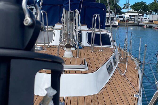 Private Luxury Sailboat Charters of Honolulu - Setting the Scene: An Overview of the Experience