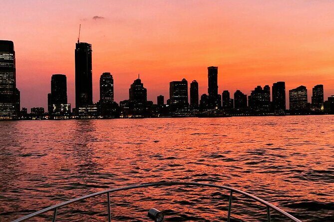 Private Luxury Sunset Boat Tour in New York City - 1 Hour - The Itinerary in Detail