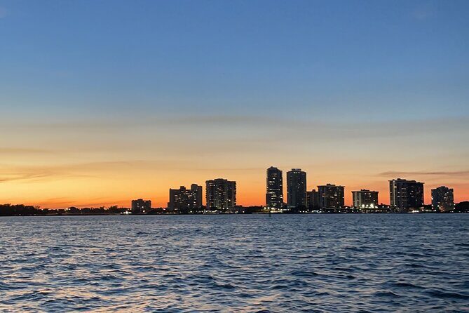 Private Moon-Watch Boat Cruise in Fort Lauderdale - Who Should Consider This Tour?