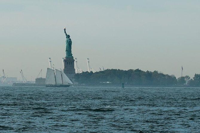 Private New York City Historic Downtown and Wall Street Walking Tour Including 911 Memorial - What’s Included and How the Tour Works