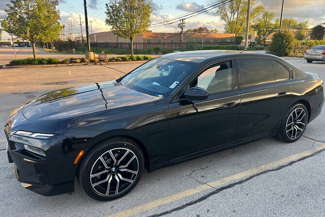 Private Sedan Transfer from O'Hare and Midway Airport to Chicago - The Value of a Private Transfer in Chicago