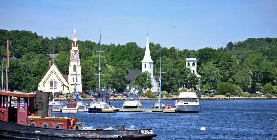 Private Tour: Peggys Cove, Mahone Bay & Lunenburg 8 hrs