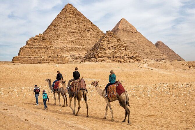 Private Tour to Giza Pyramids with 30 Minutes Camel Ride and Lunch - The Great Sphinx and Its Mystique