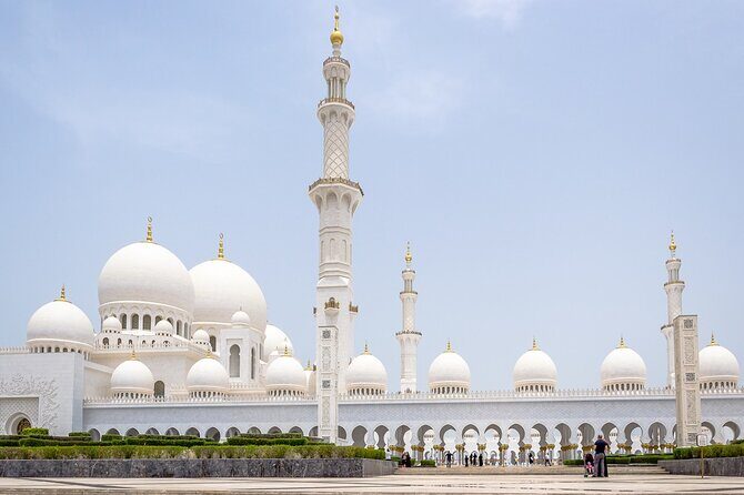 Private Tour To Sheikh Zayed Grand Mosque & Louvre Museum Abu Dhabi From Dubai - FAQ