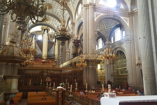 Puebla World Heritage Site: pedestrian route - The Puebla Cathedral: A Testament to Architectural Grandeur